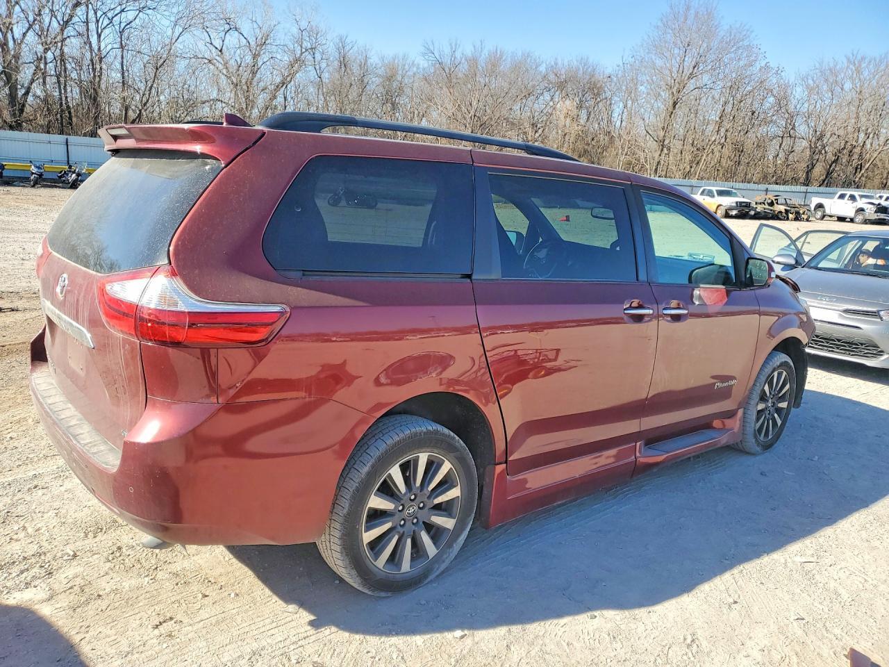 2019 TOYOTA SIENNA