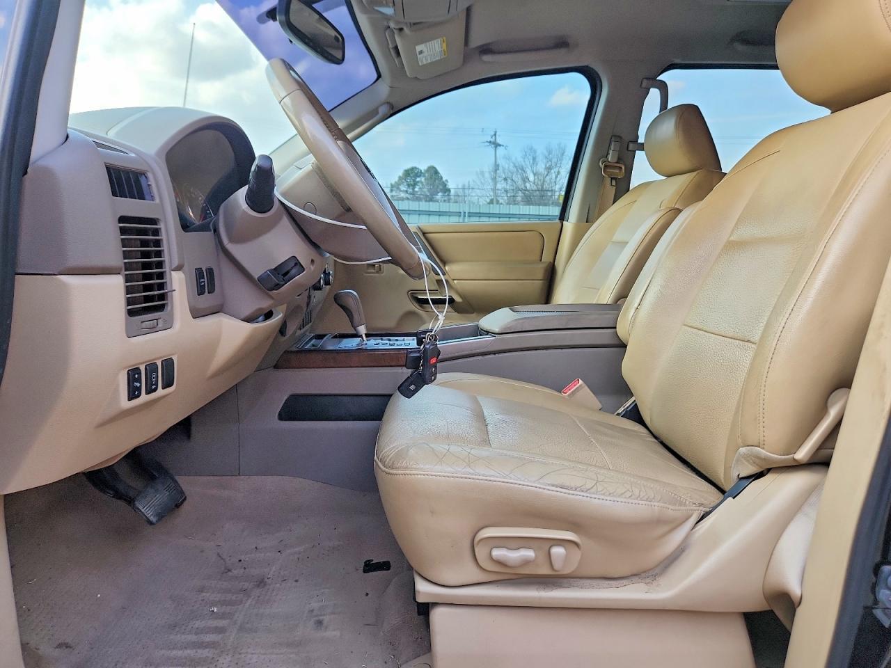 2011 NISSAN Titan