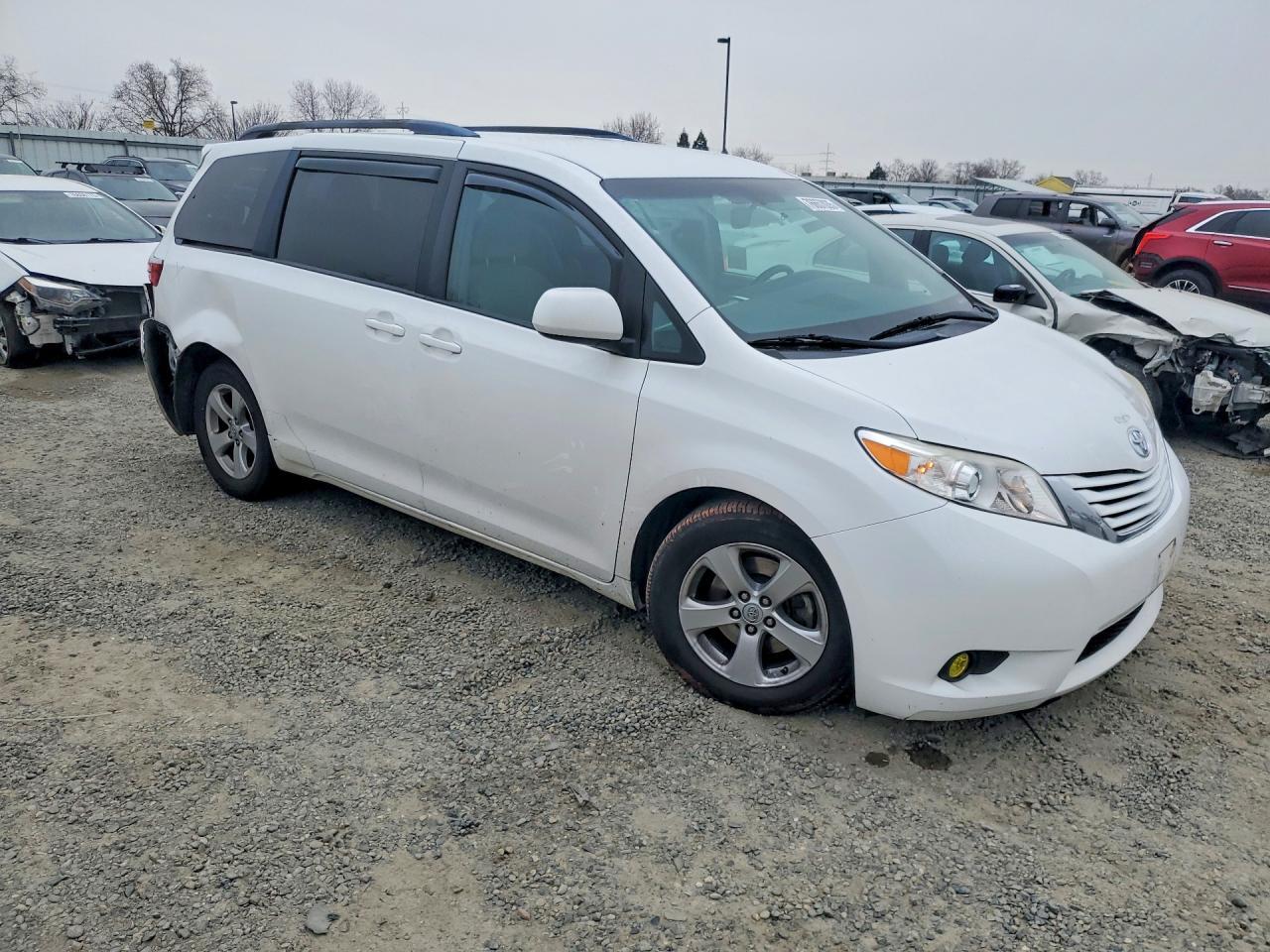 2016 TOYOTA SIENNA