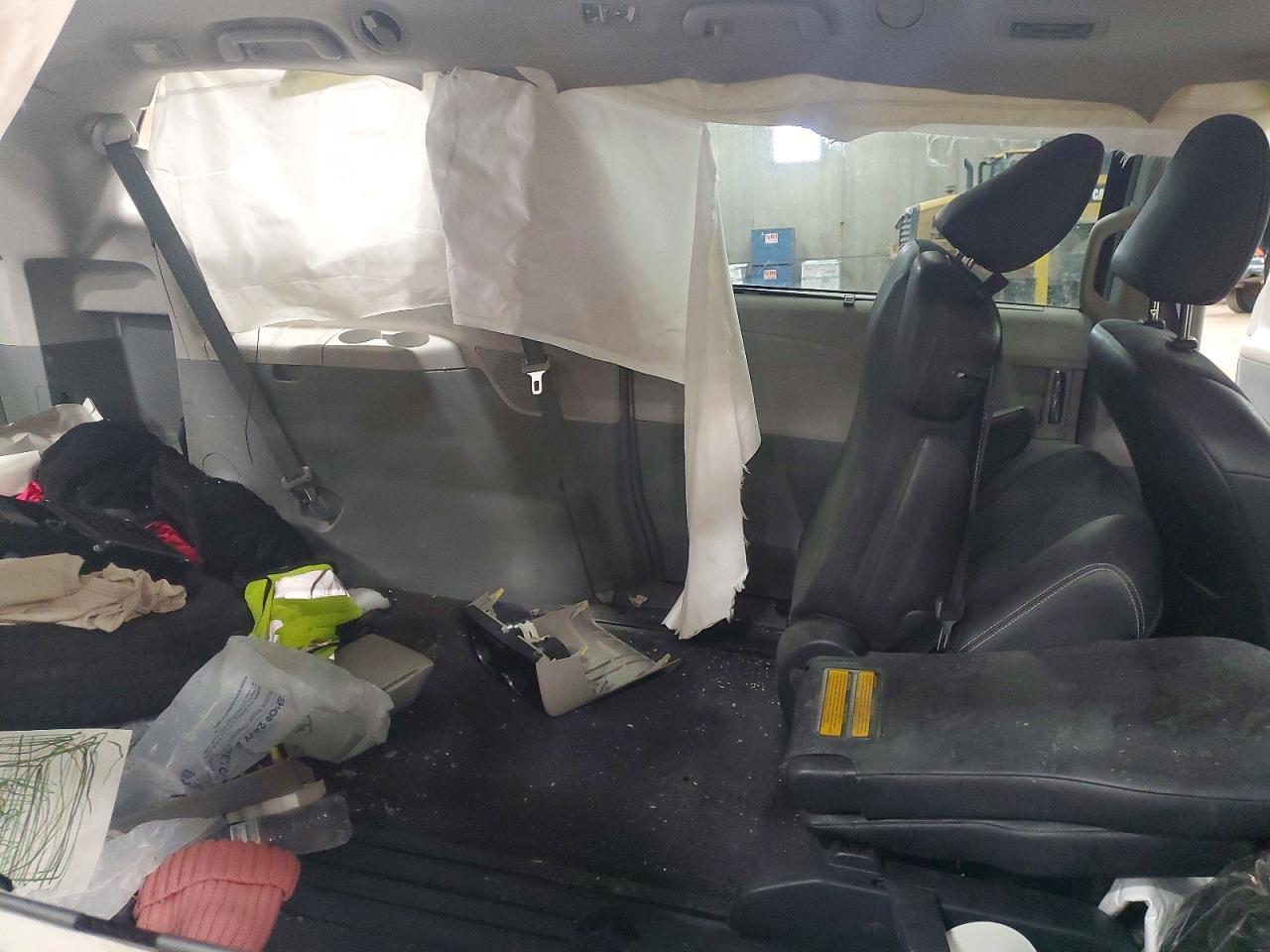 2014 TOYOTA SIENNA