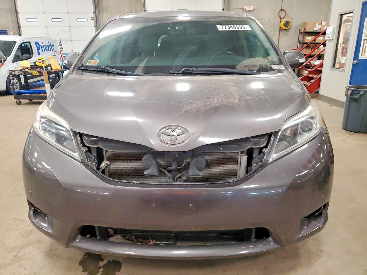 2016 TOYOTA SIENNA