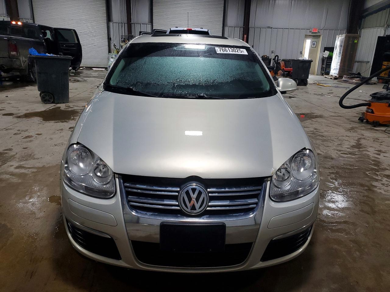 2010 VOLKSWAGEN JETTA
