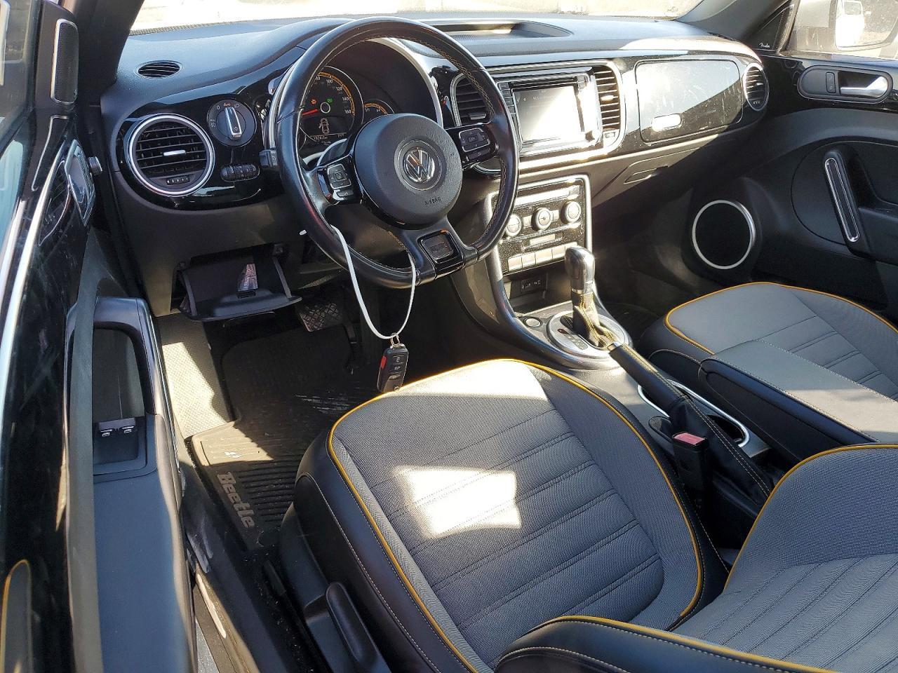 2017 VOLKSWAGEN Beetle
