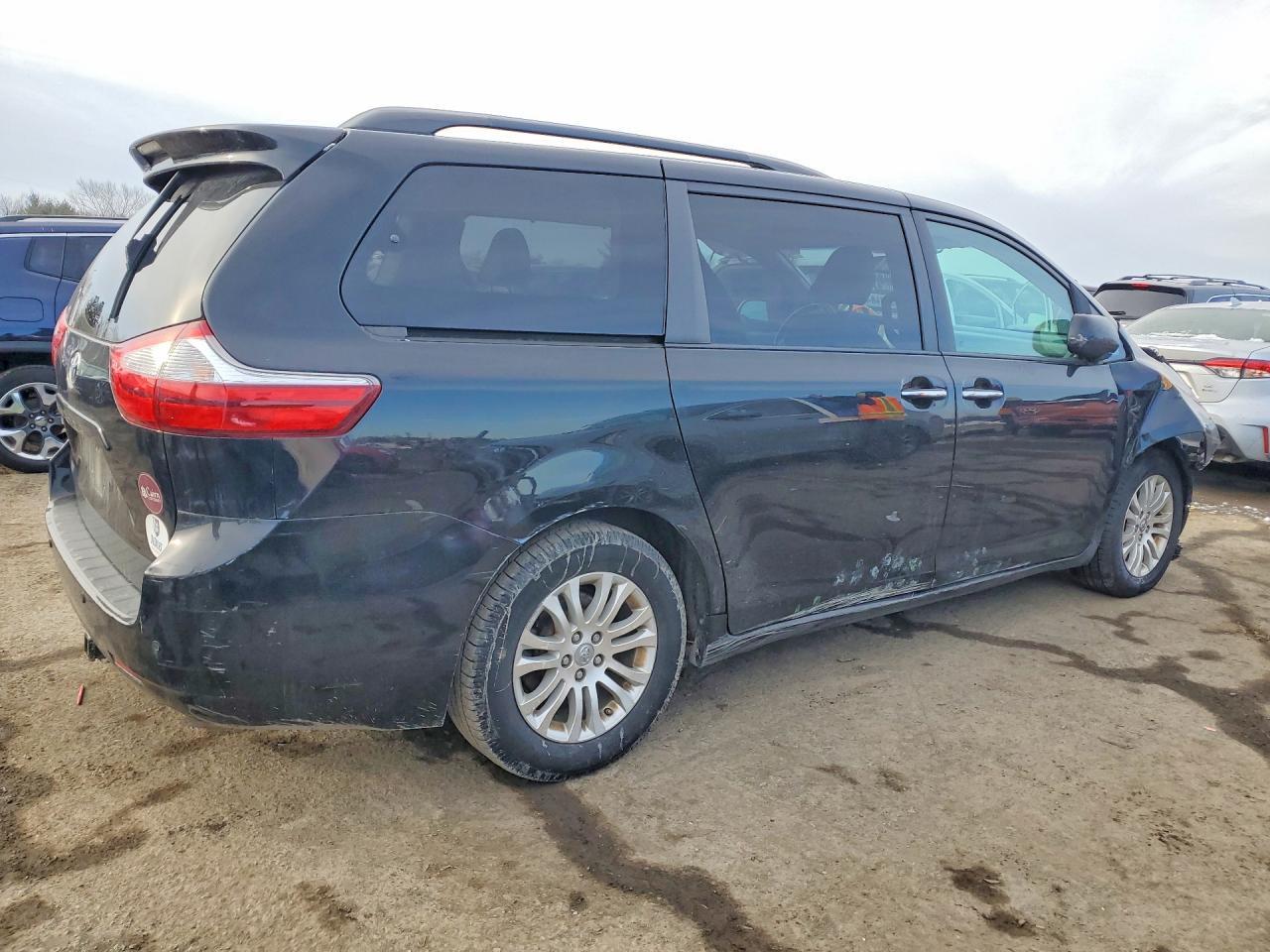 2017 TOYOTA SIENNA