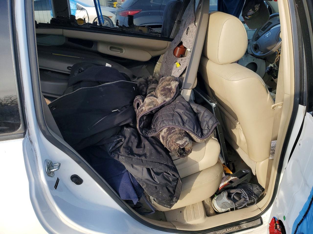 2004 TOYOTA HIGHLANDER