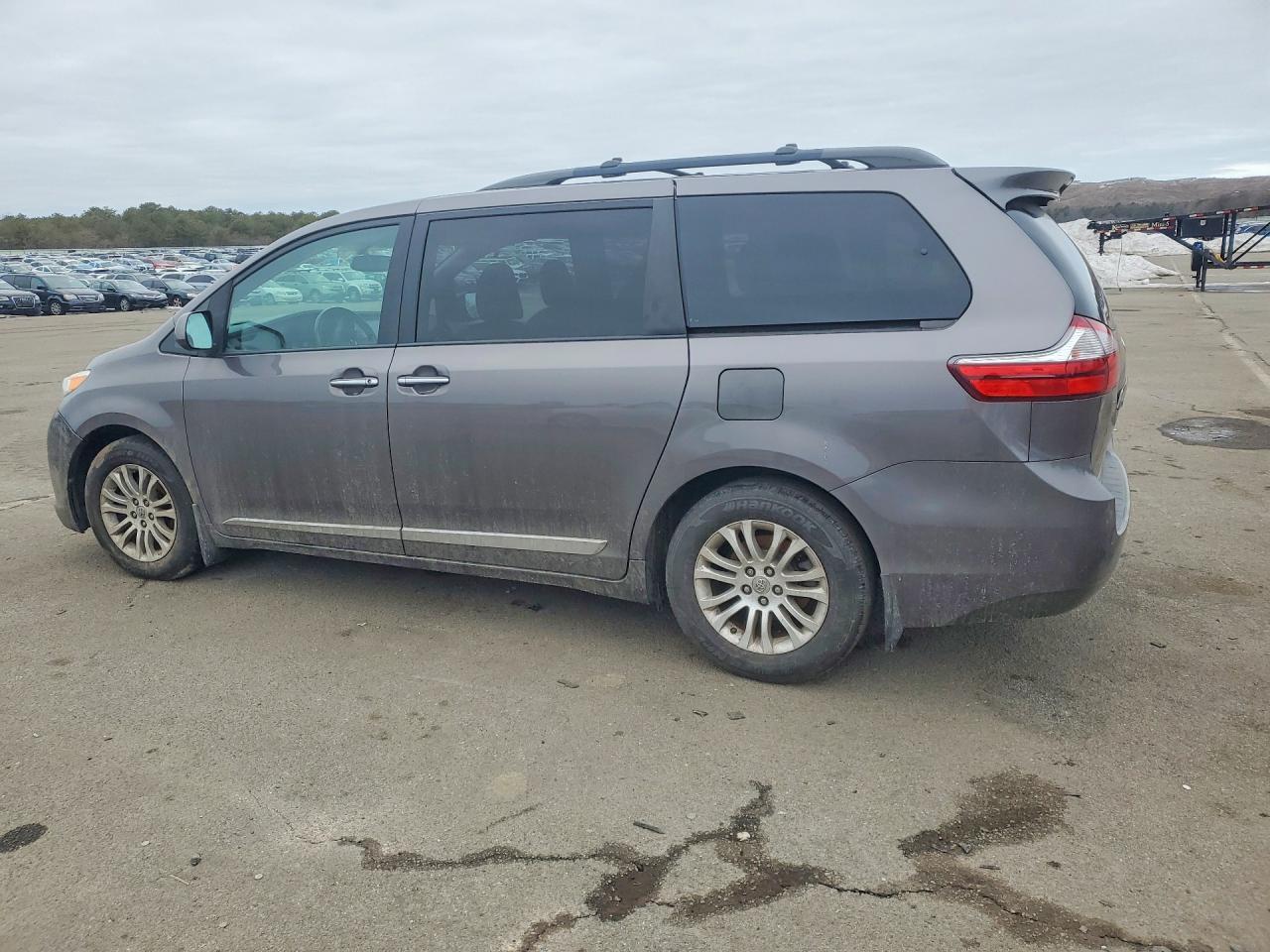 2016 TOYOTA SIENNA