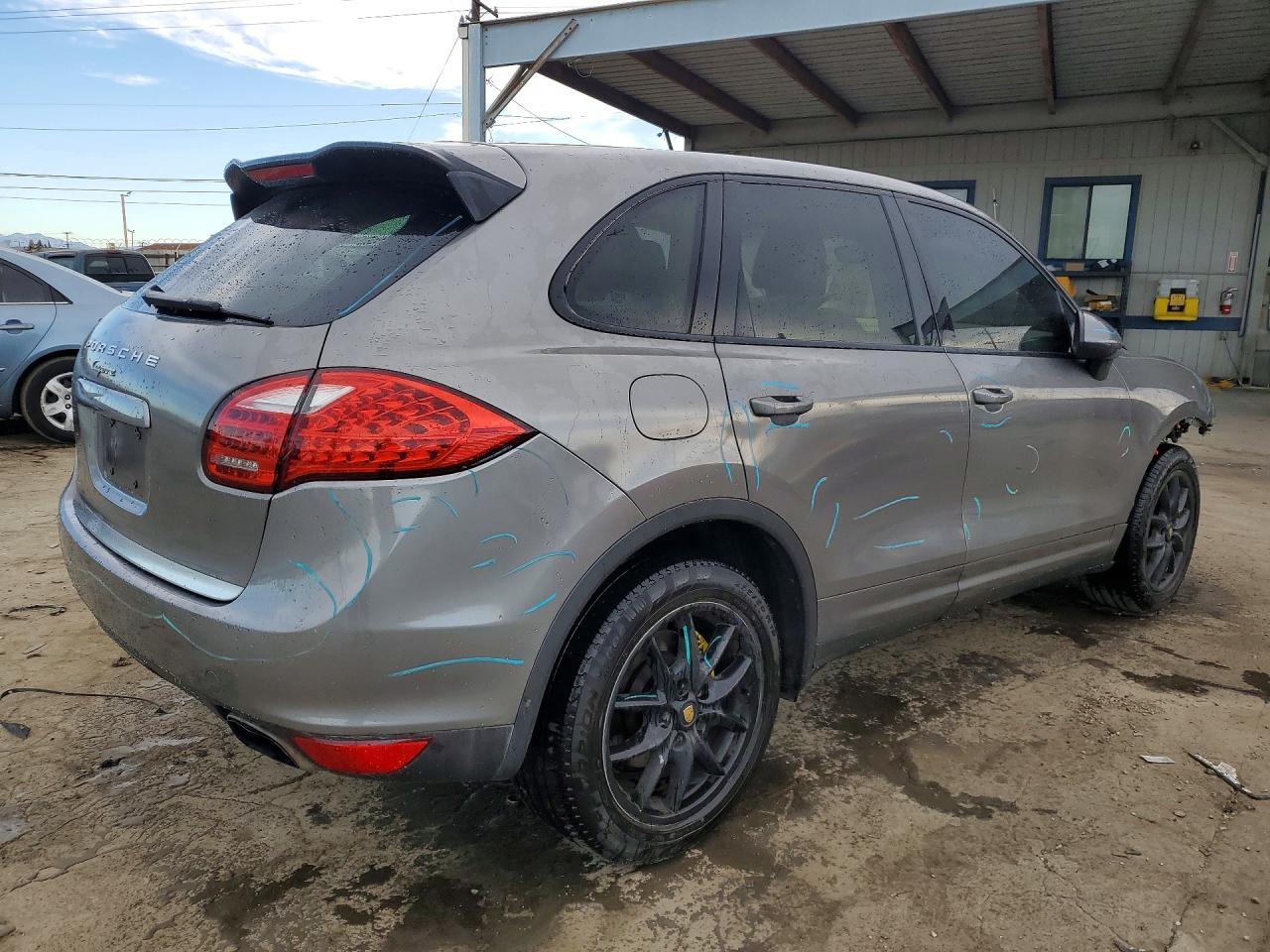 2011 PORSCHE CAYENNE