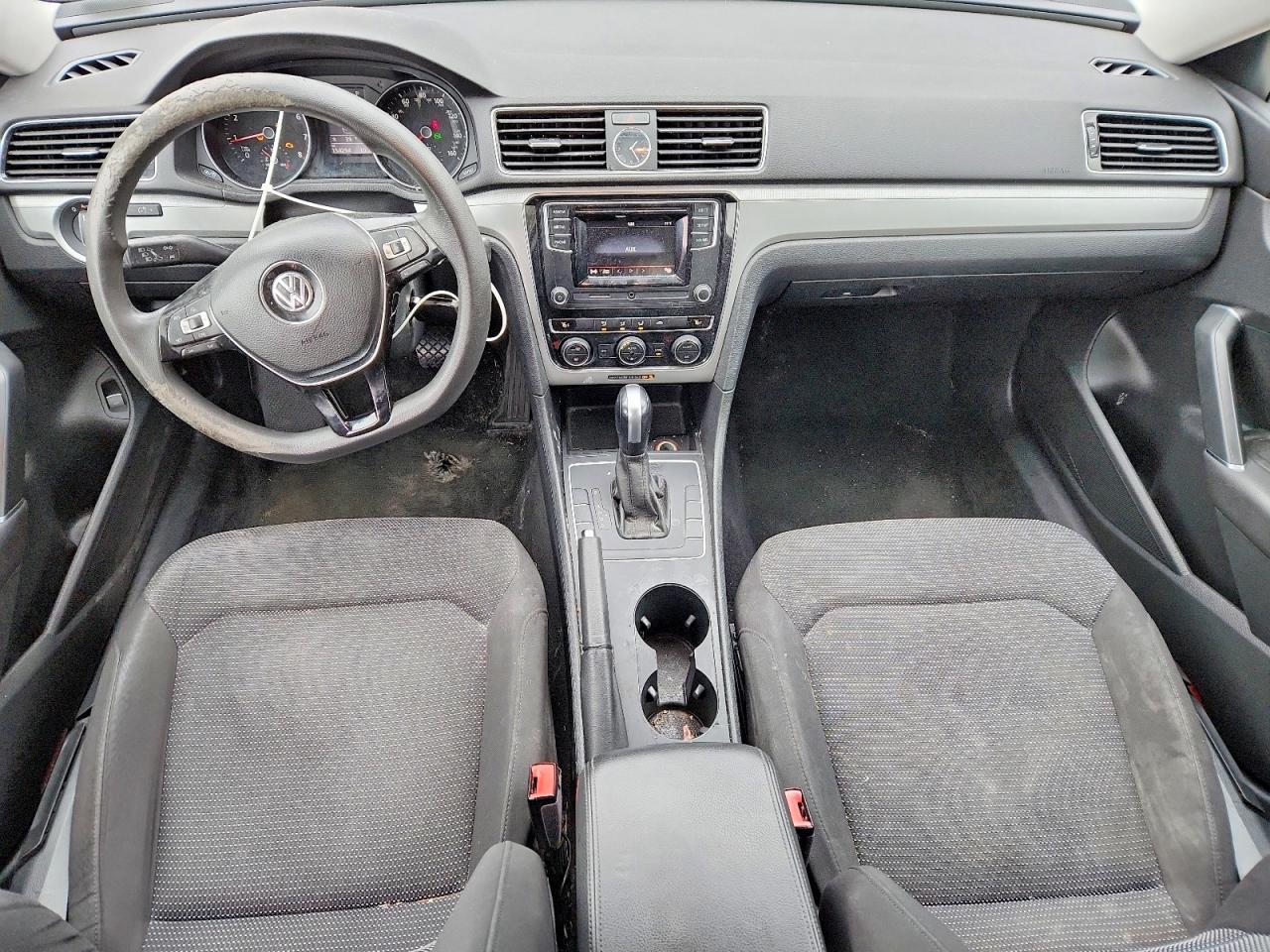 2016 VOLKSWAGEN Passat