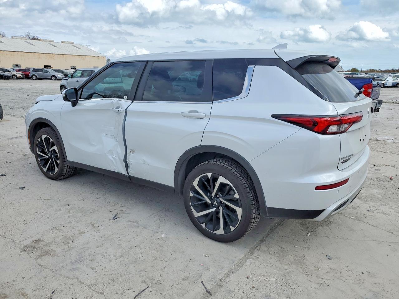 2022 MITSUBISHI outlander