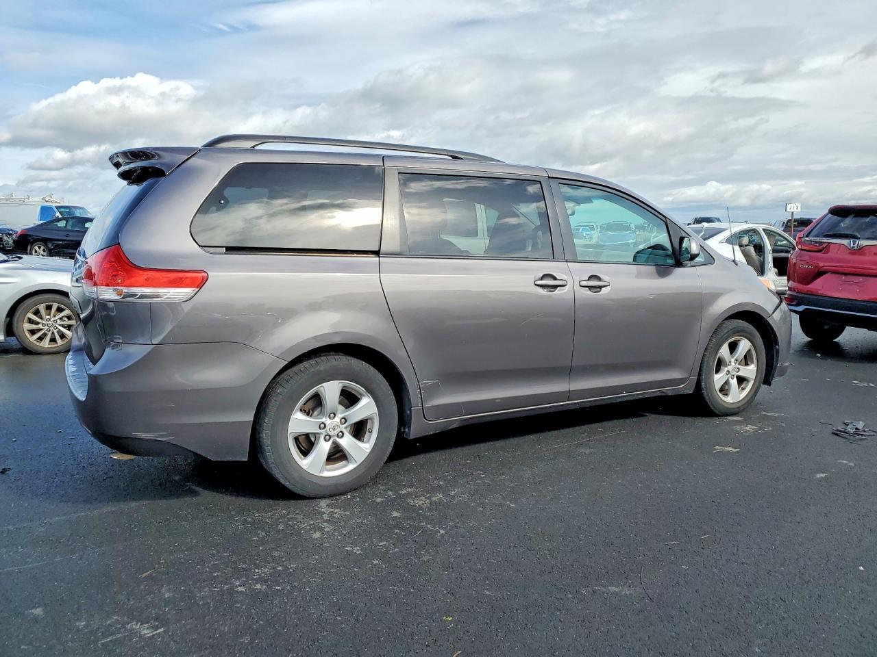 2012 TOYOTA SIENNA