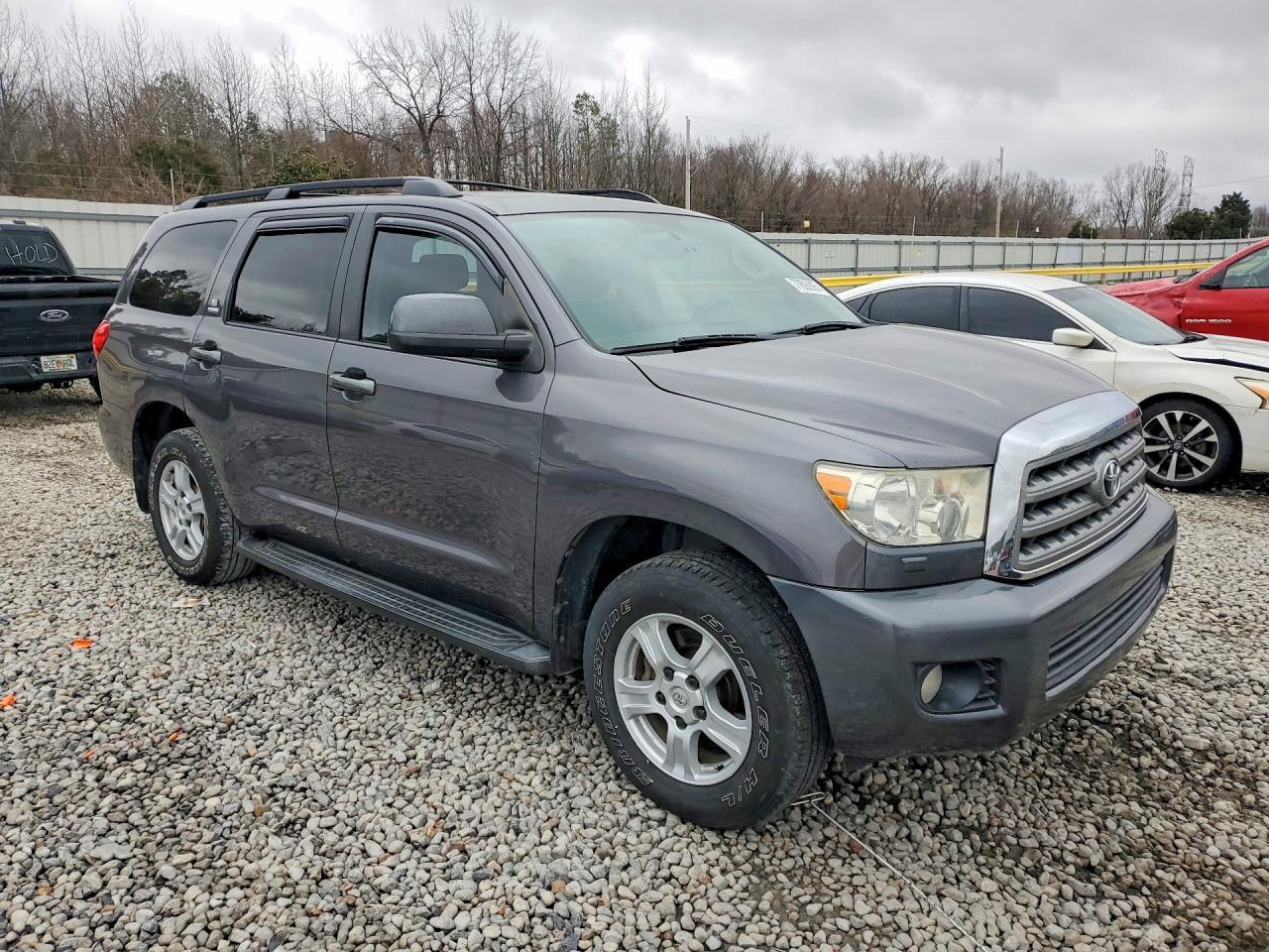 2013 TOYOTA Sequoia