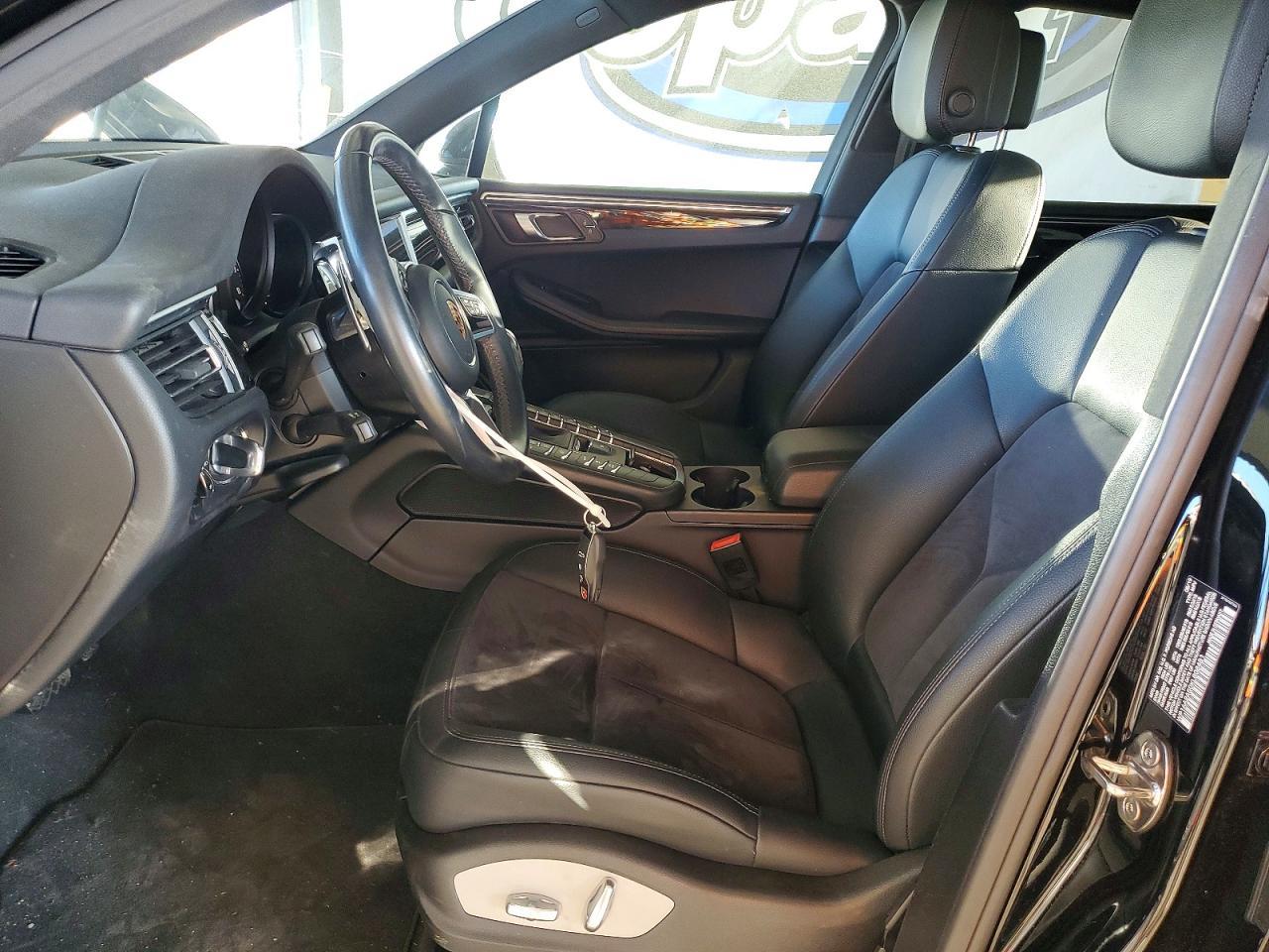 2019 PORSCHE Macan