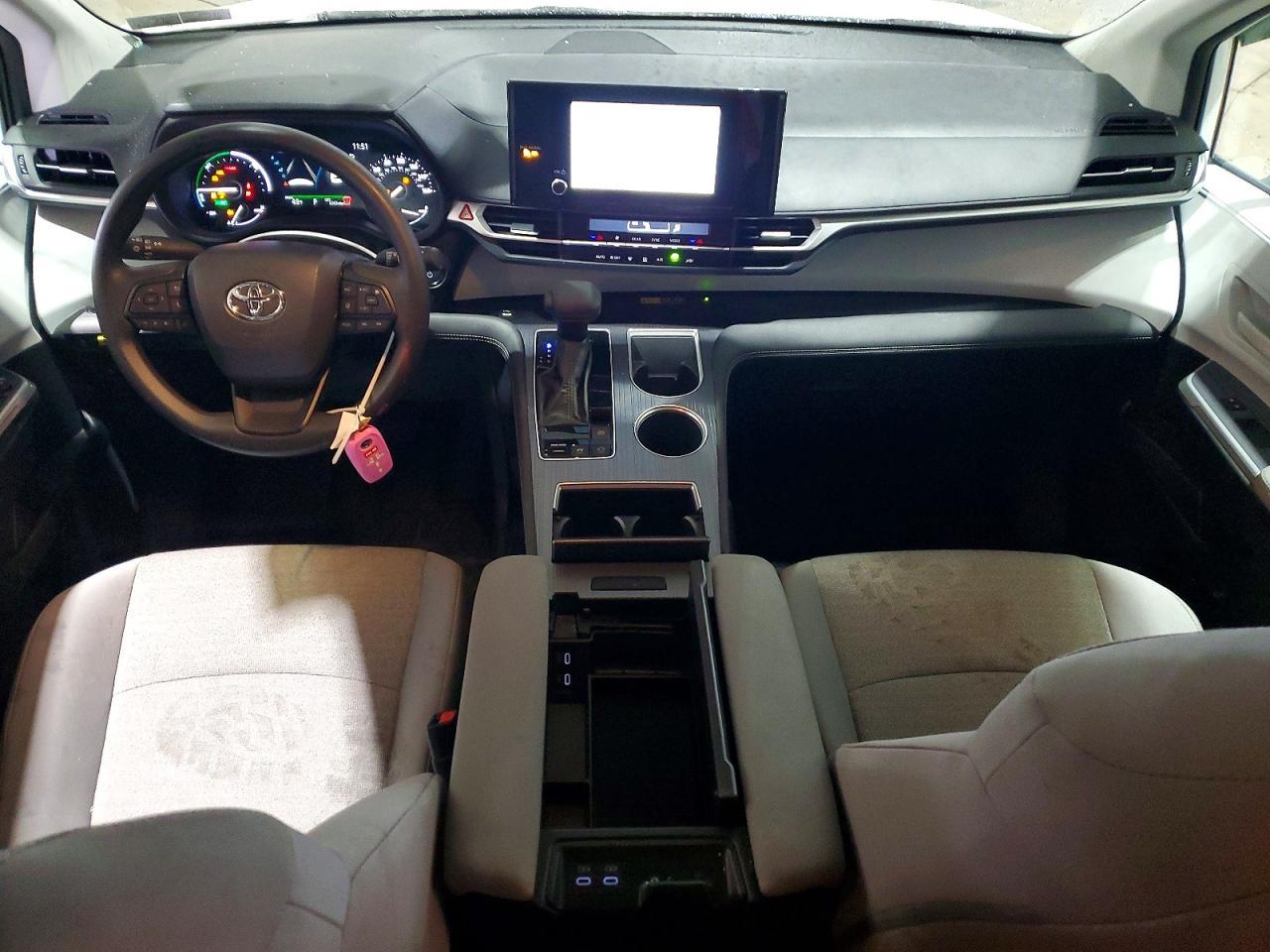2025 TOYOTA SIENNA