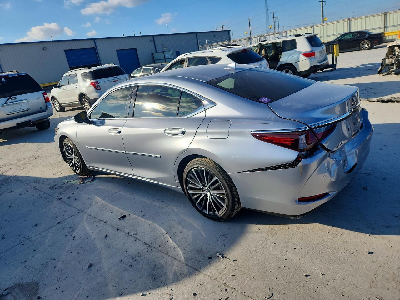 2022 LEXUS ES 350