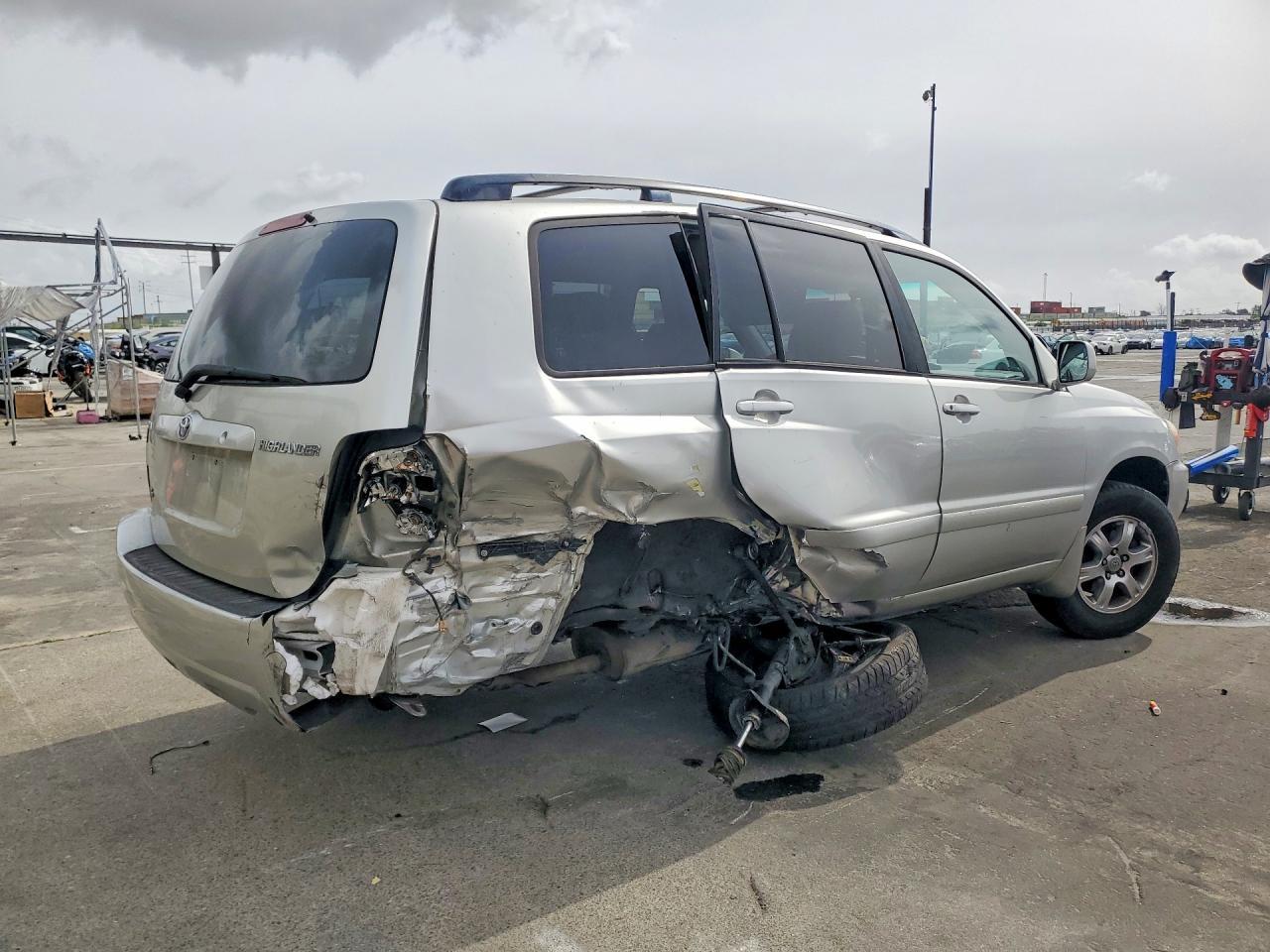 2005 TOYOTA HIGHLANDER