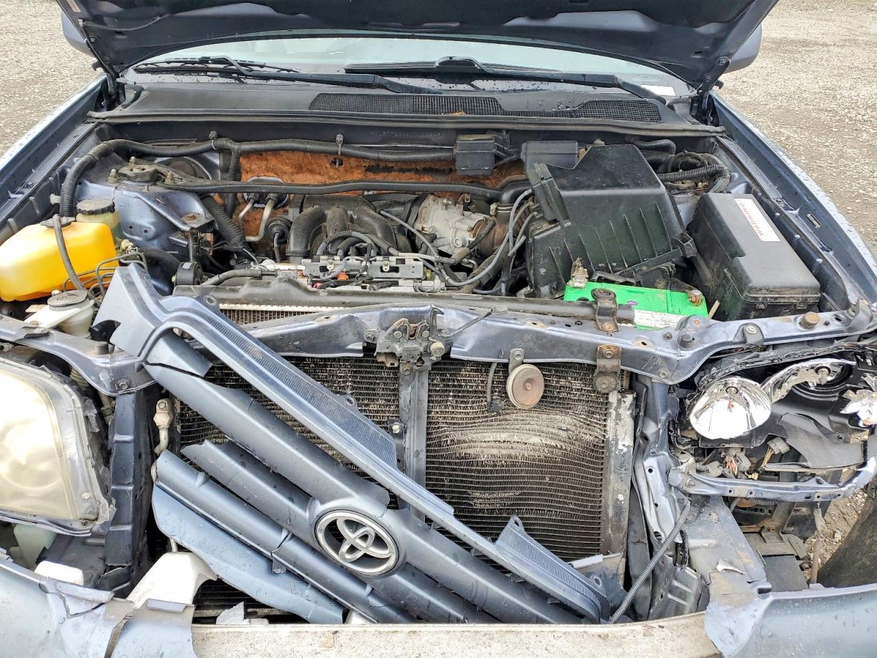 2004 TOYOTA HIGHLANDER