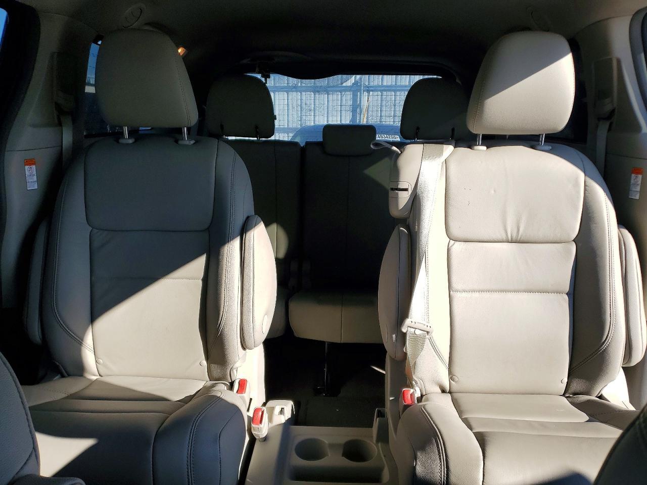 2016 TOYOTA SIENNA