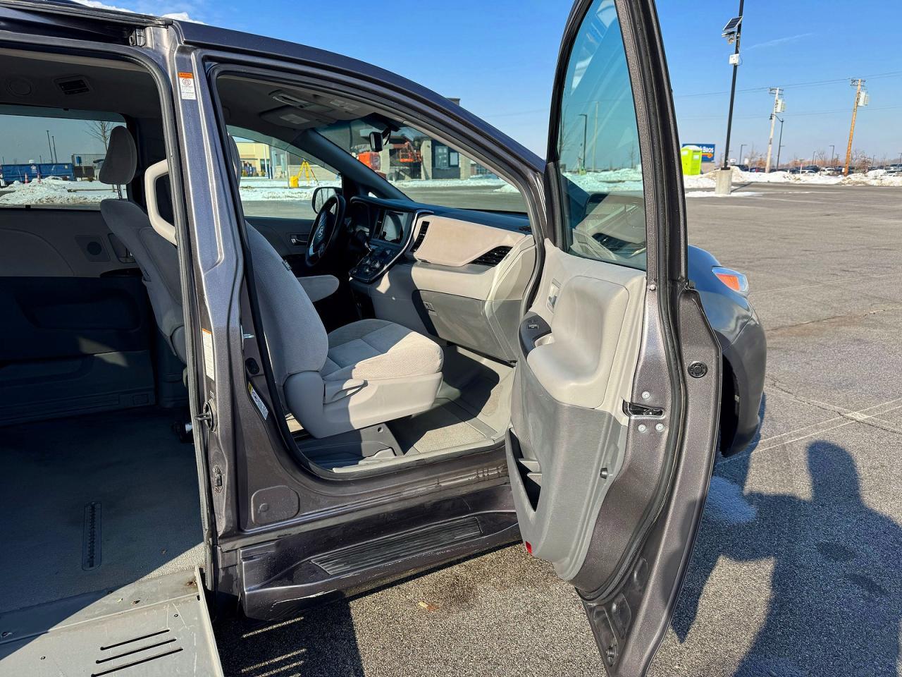 2016 TOYOTA SIENNA