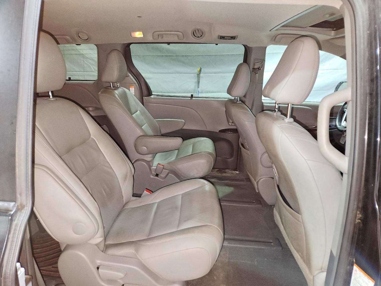 2017 TOYOTA SIENNA