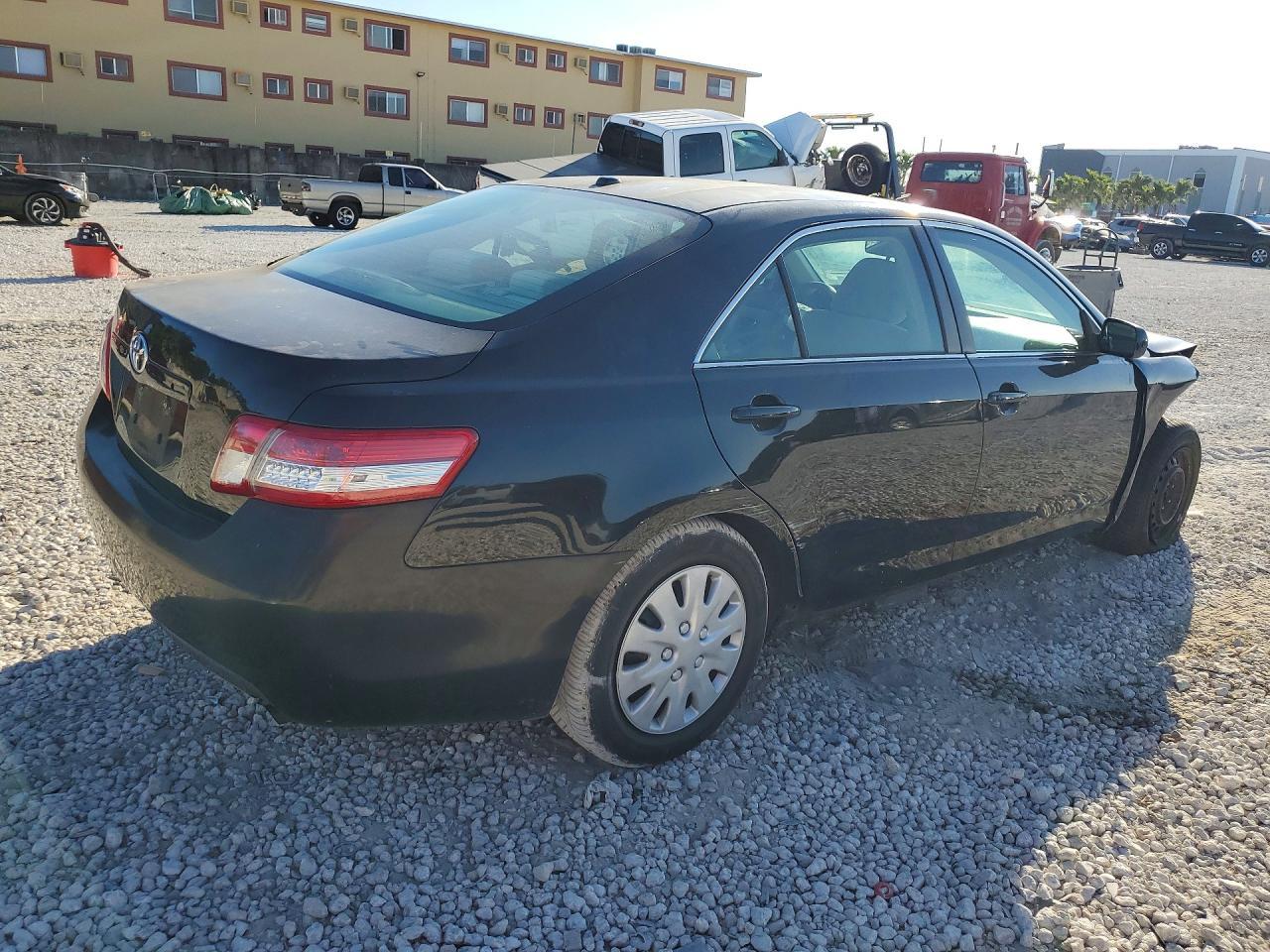 2011 TOYOTA CAMRY