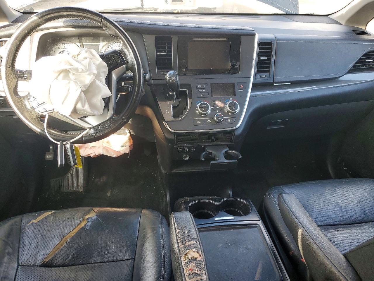 2016 TOYOTA SIENNA