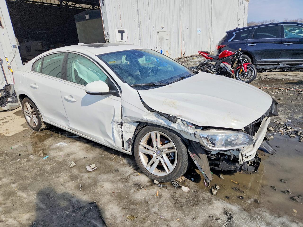 2015 VOLVO S60
