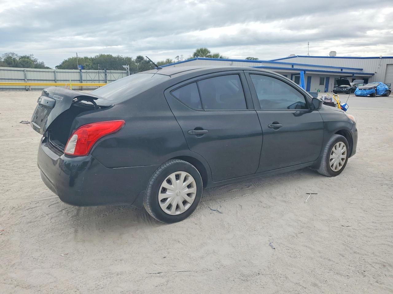 2017 NISSAN VERSA