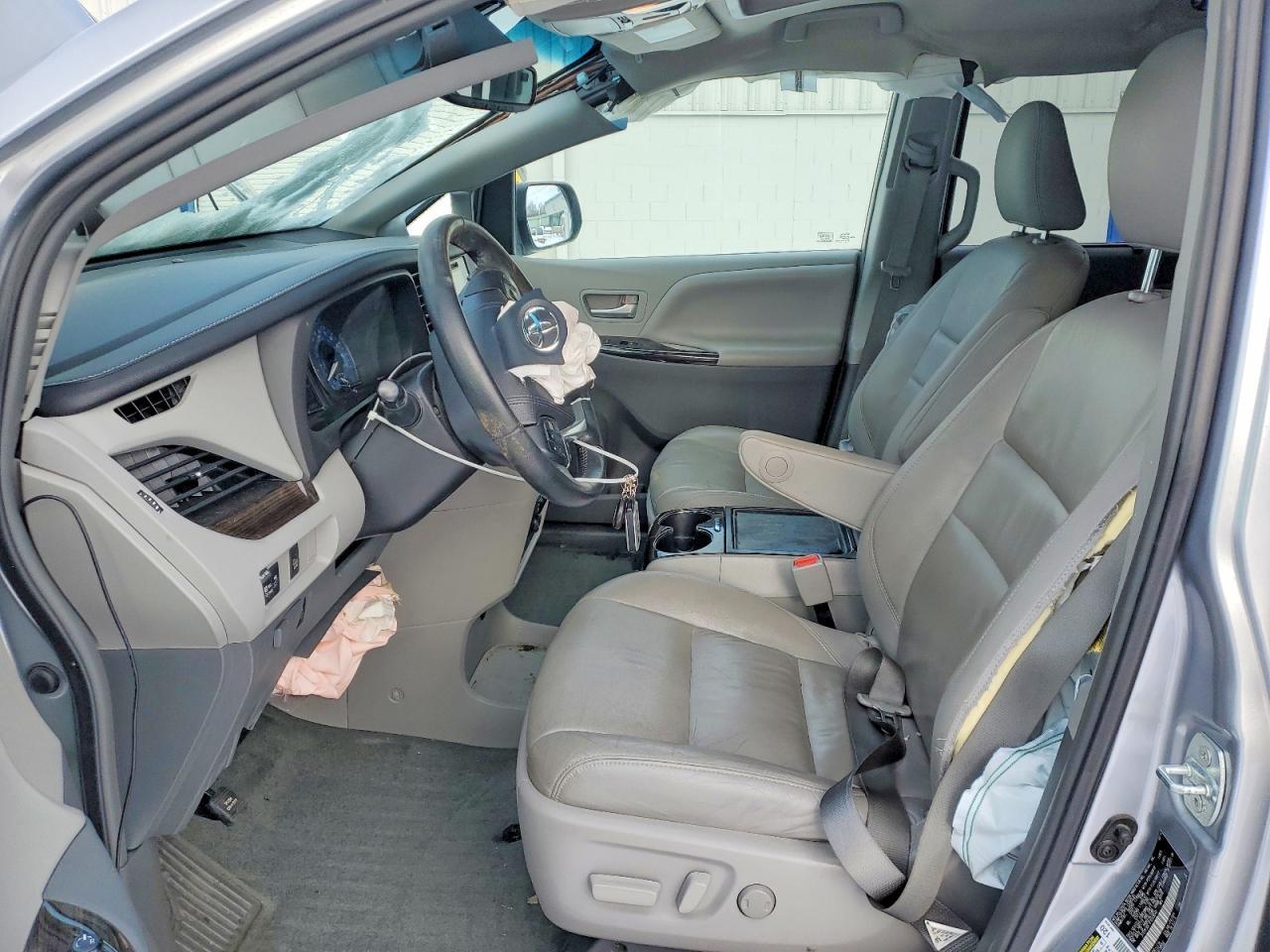 2015 TOYOTA SIENNA