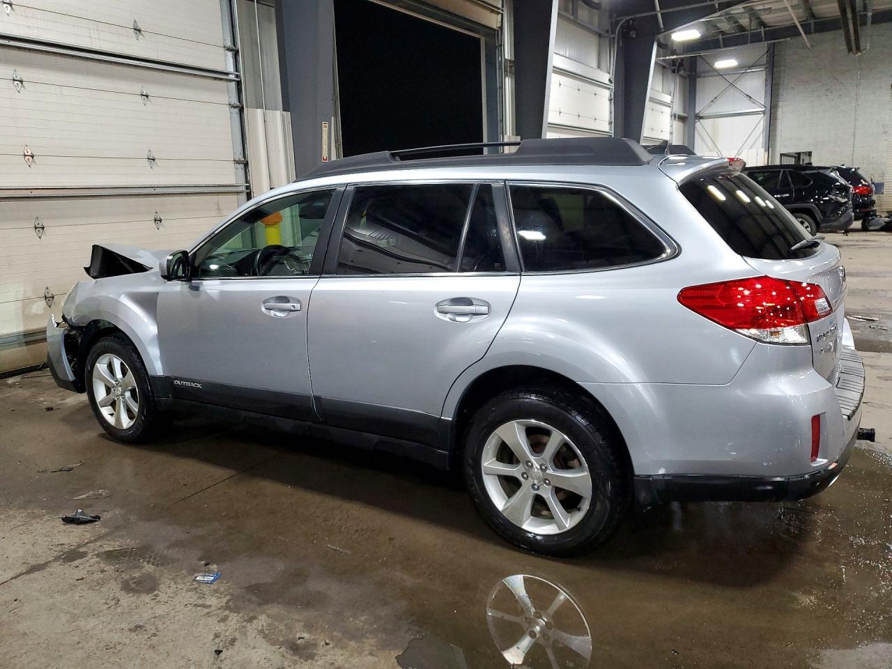 2014 SUBARU Outback