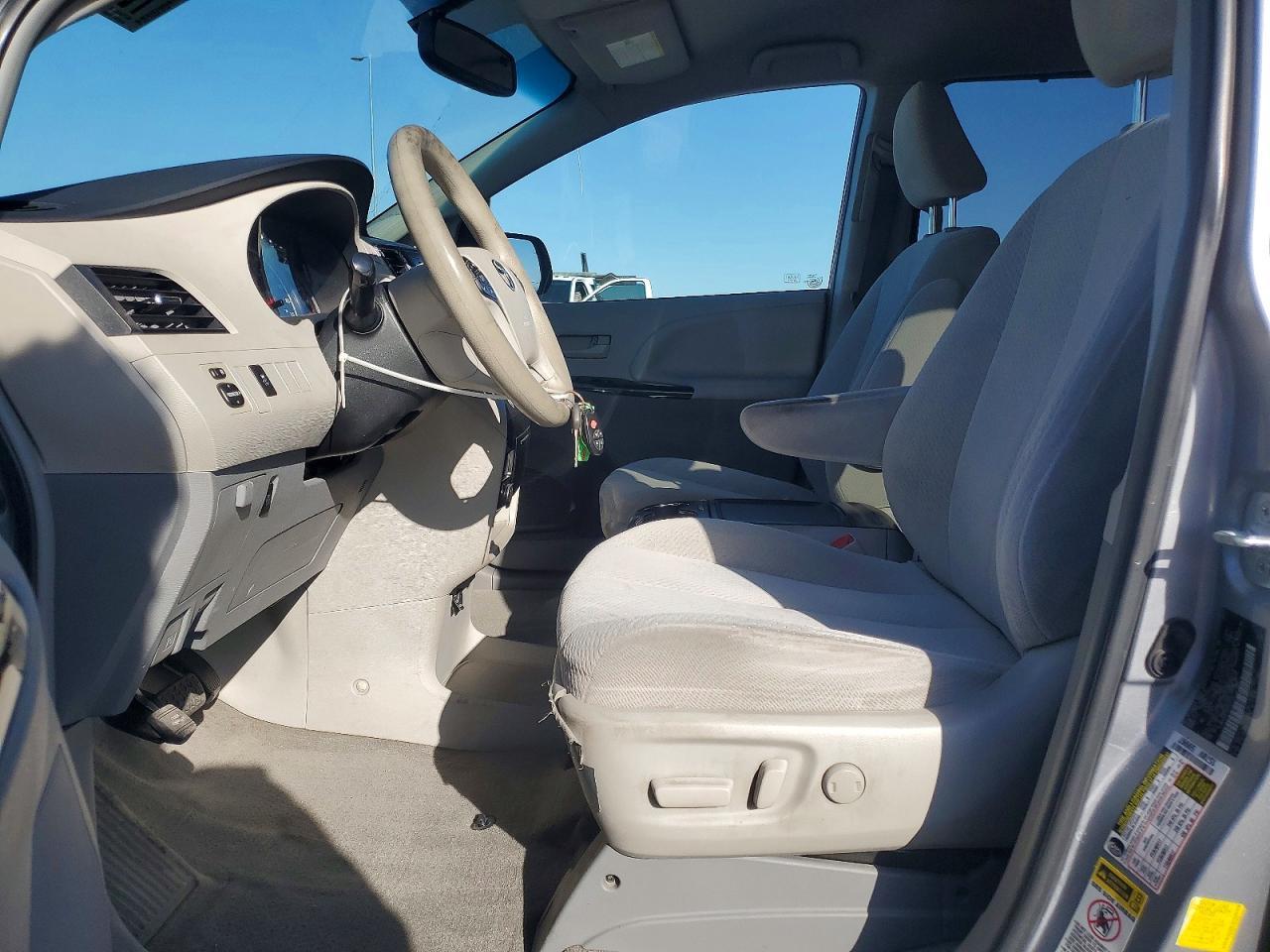 2013 TOYOTA SIENNA