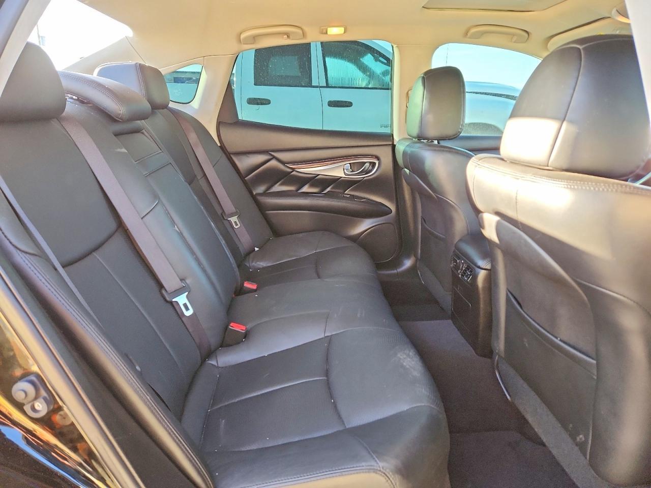 2016 INFINITI Q70