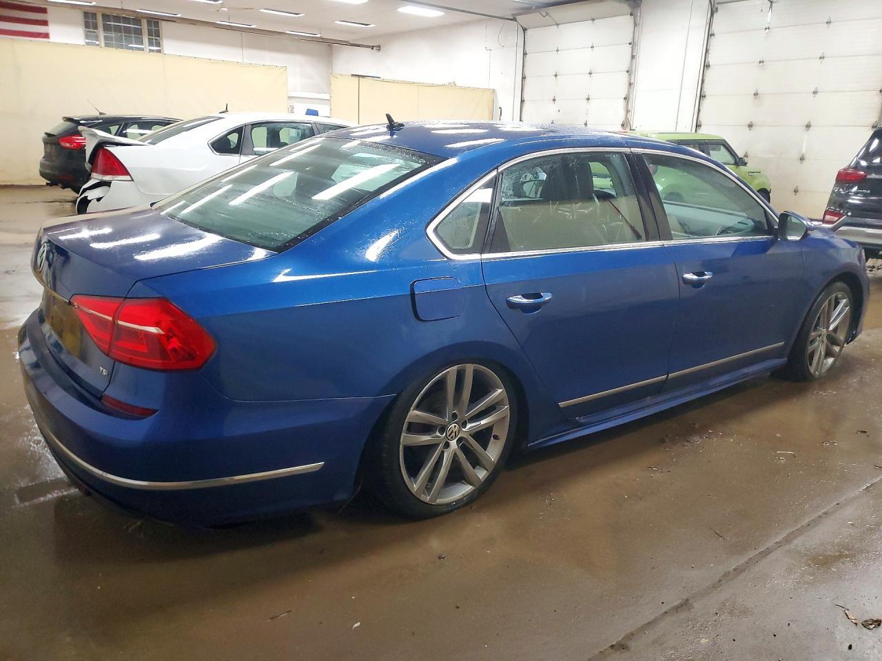 2016 VOLKSWAGEN Passat