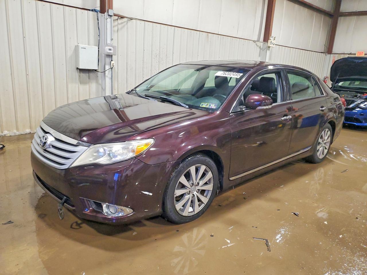 2011 TOYOTA Avalon