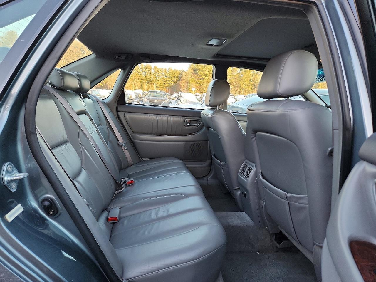2001 TOYOTA Avalon