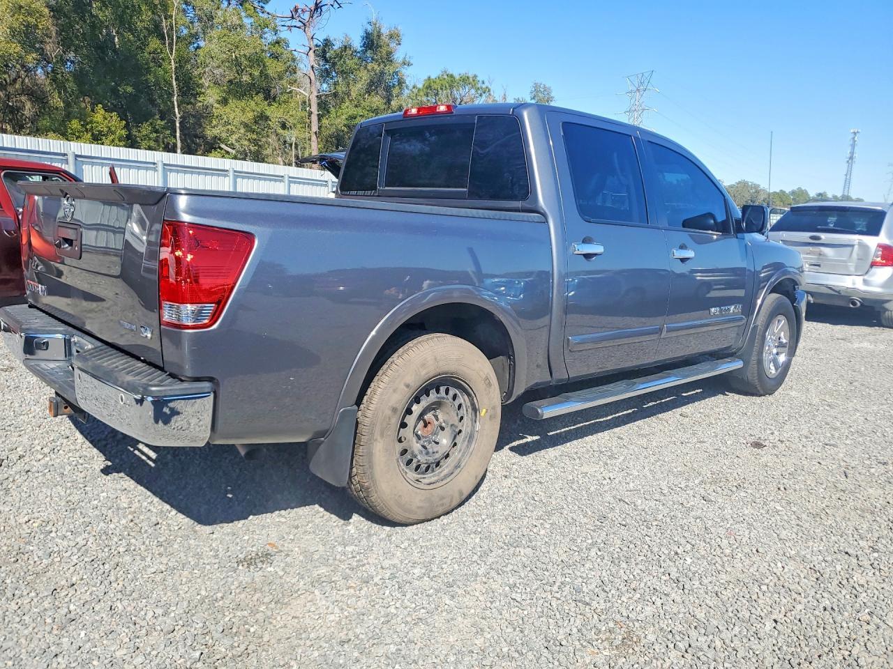 2015 NISSAN Titan