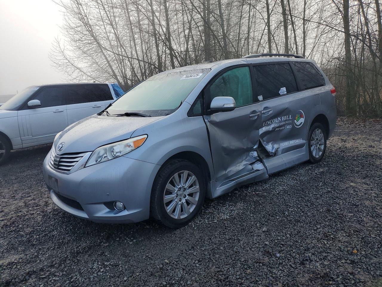 2013 TOYOTA SIENNA