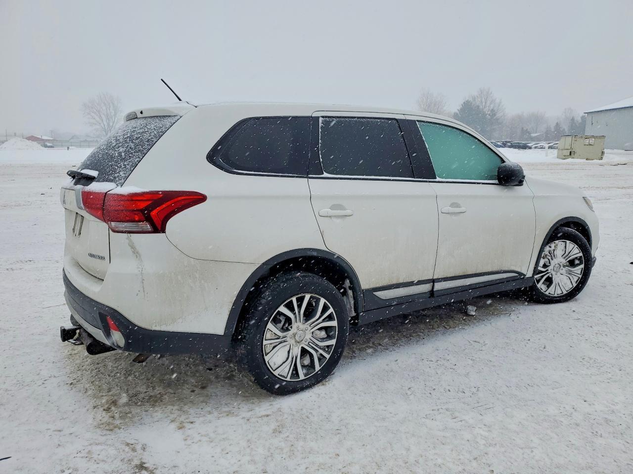 2016 MITSUBISHI outlander