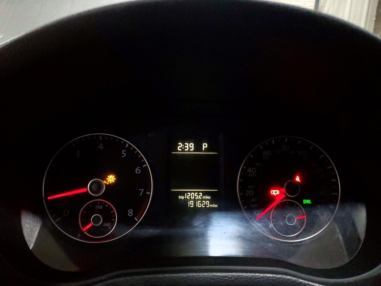 2013 VOLKSWAGEN Passat