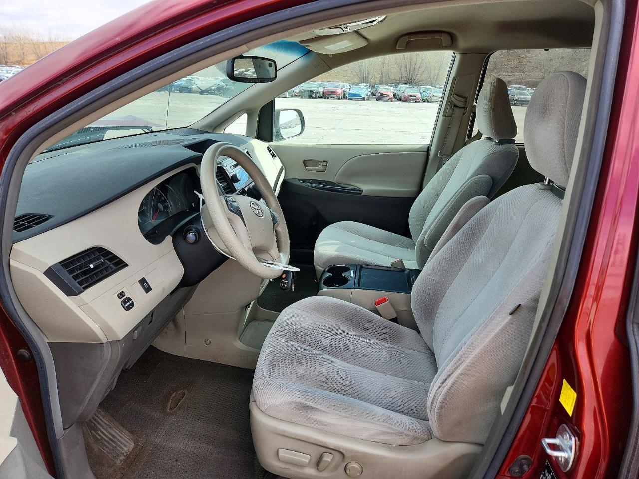2011 TOYOTA SIENNA