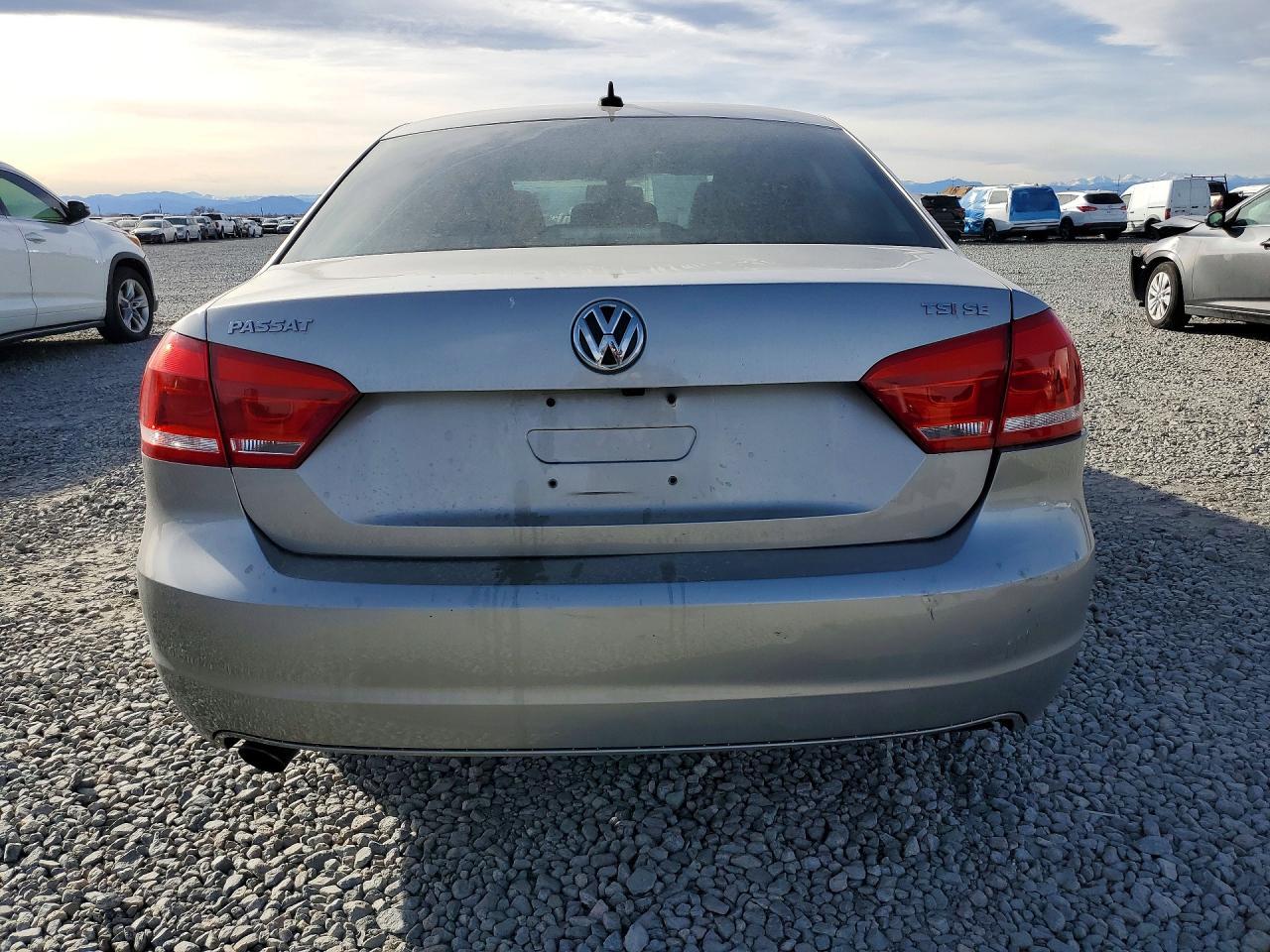 2014 VOLKSWAGEN Passat