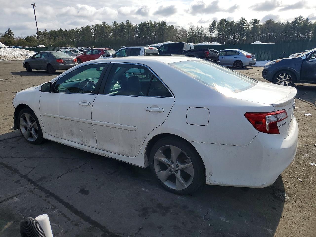 2014 TOYOTA CAMRY
