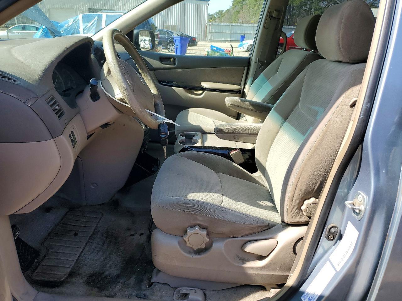 2004 TOYOTA SIENNA