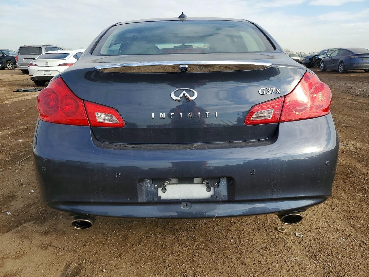 2011 INFINITI G37