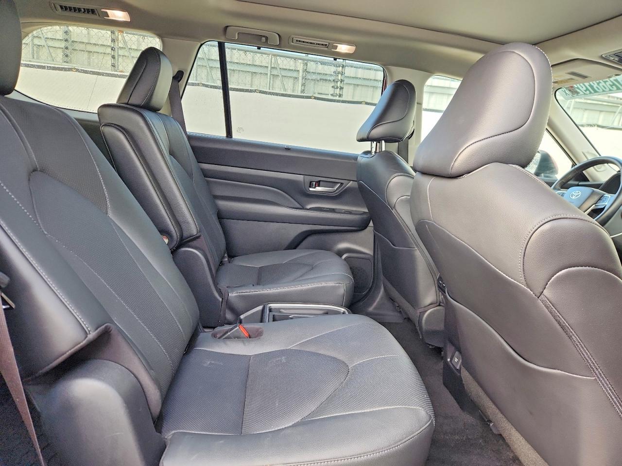 2024 TOYOTA HIGHLANDER