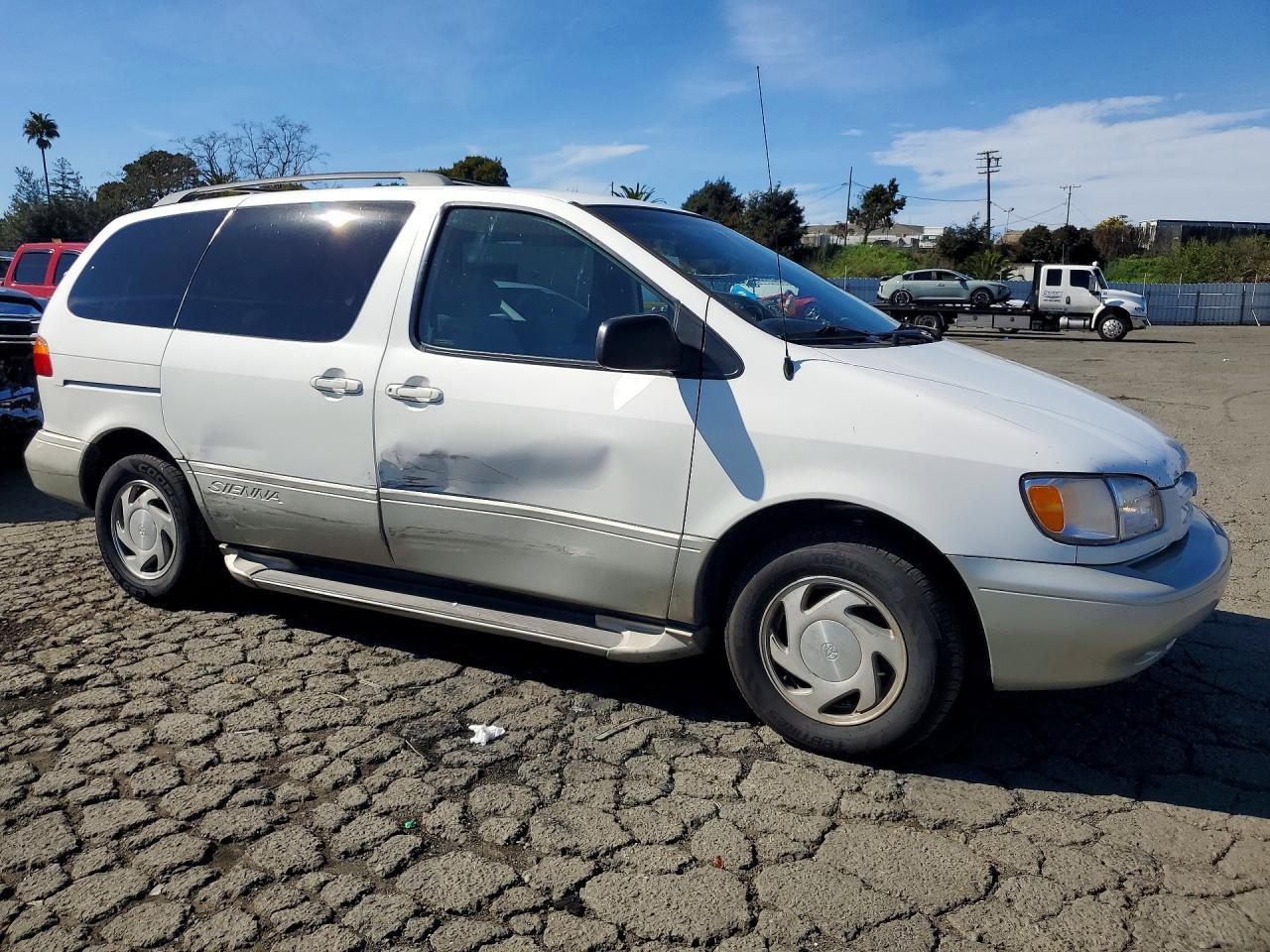2000 TOYOTA SIENNA