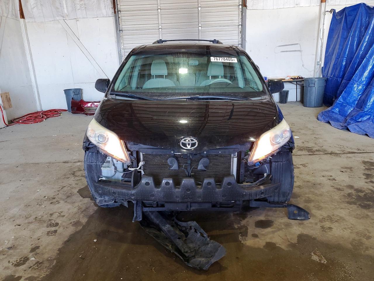 2014 TOYOTA SIENNA