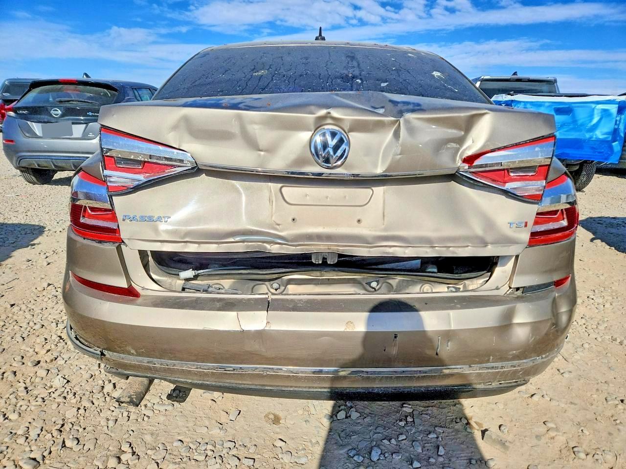 2016 VOLKSWAGEN Passat