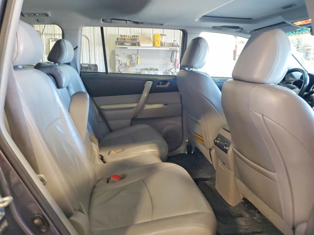 2011 TOYOTA HIGHLANDER