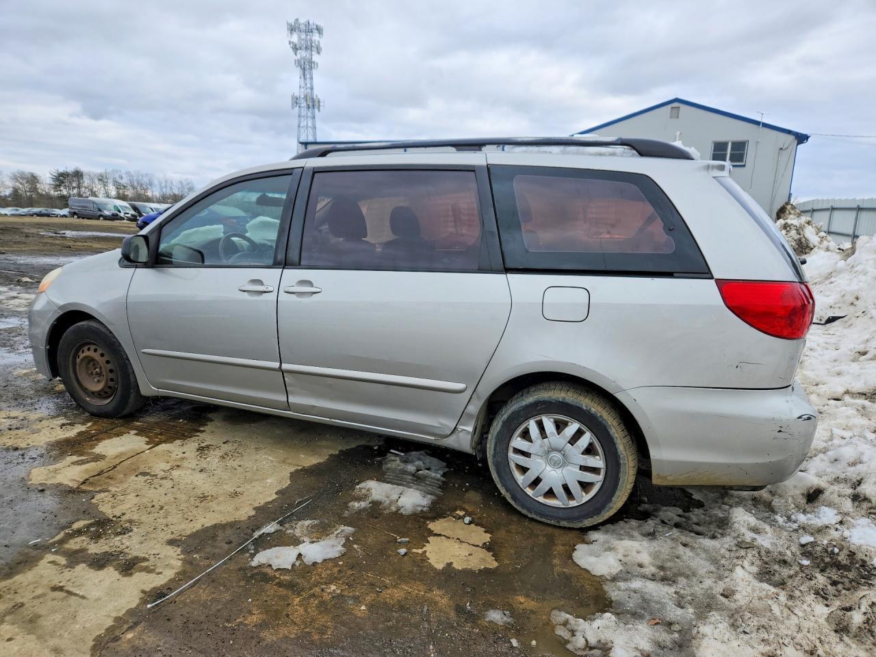 2010 TOYOTA SIENNA