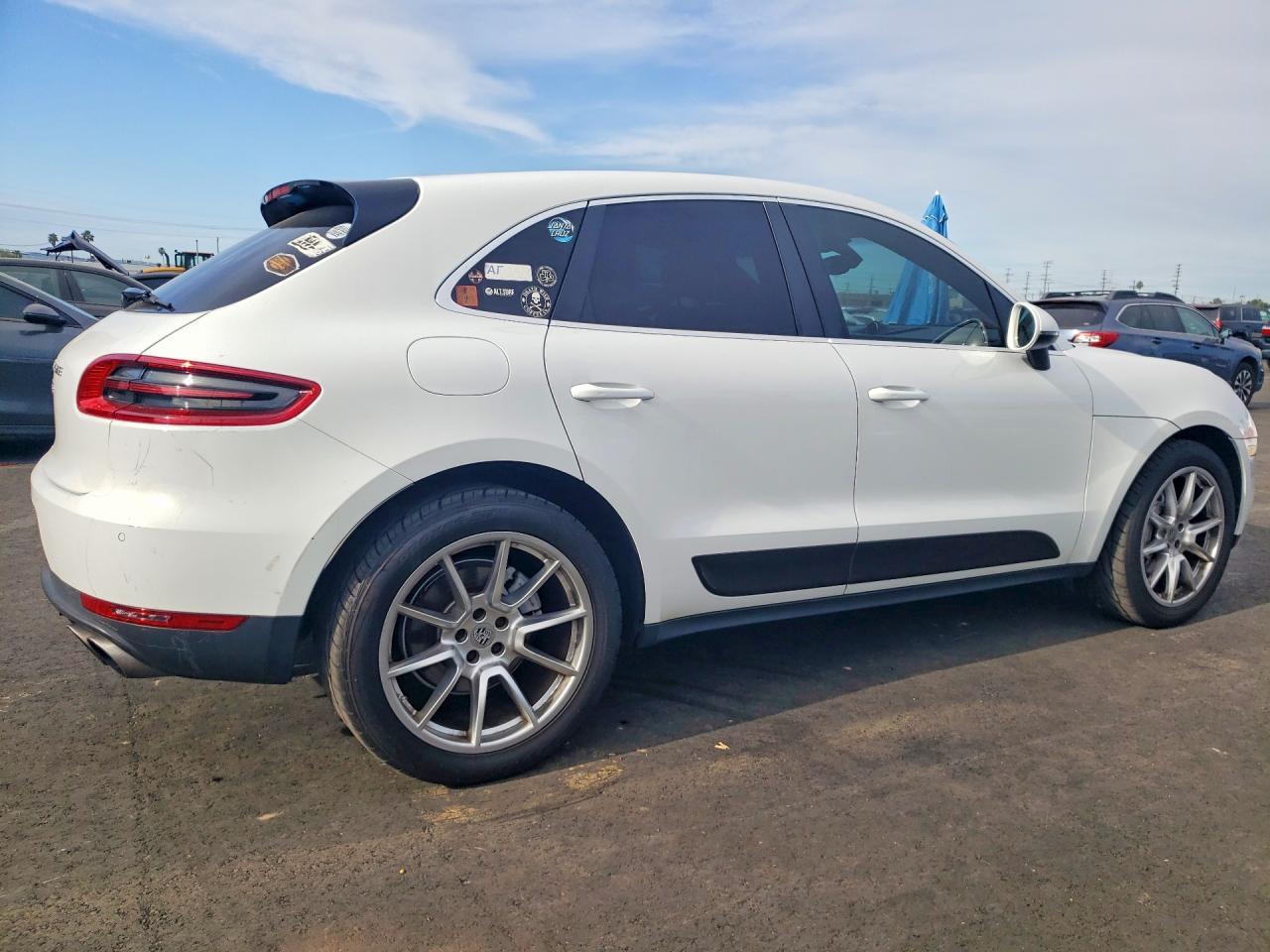 2015 PORSCHE Macan